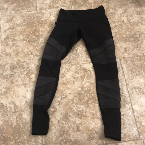 RARE Lululemon camo motto rocket pants - Picture 5 of 10